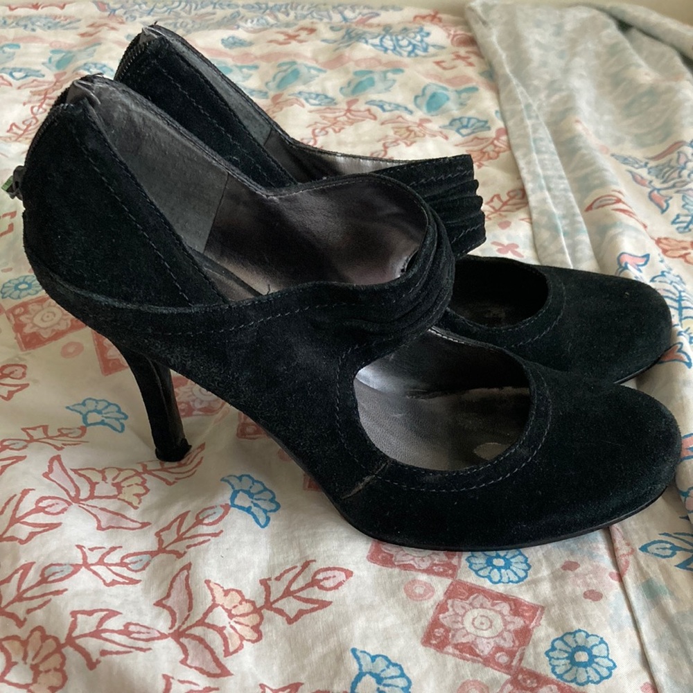 Nine West suede heal